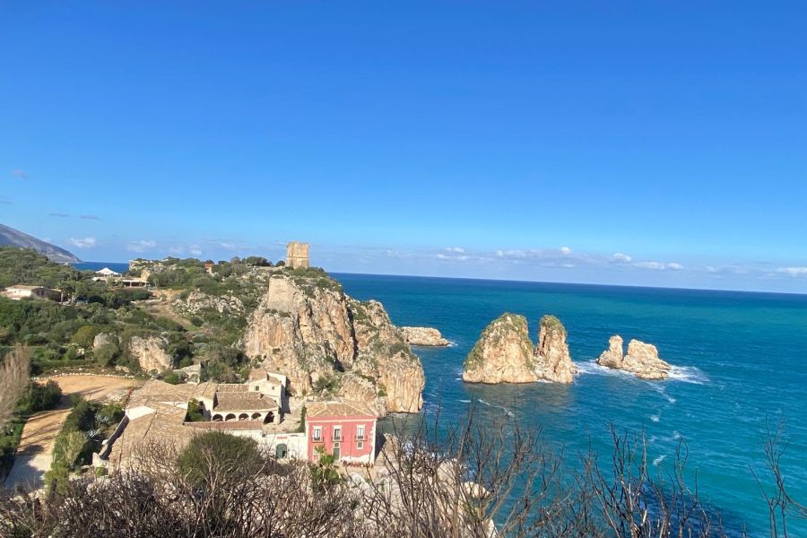 Discovering Scopello: what to see among the sea stacks, the Zingaro nature reserve, and historic sites.